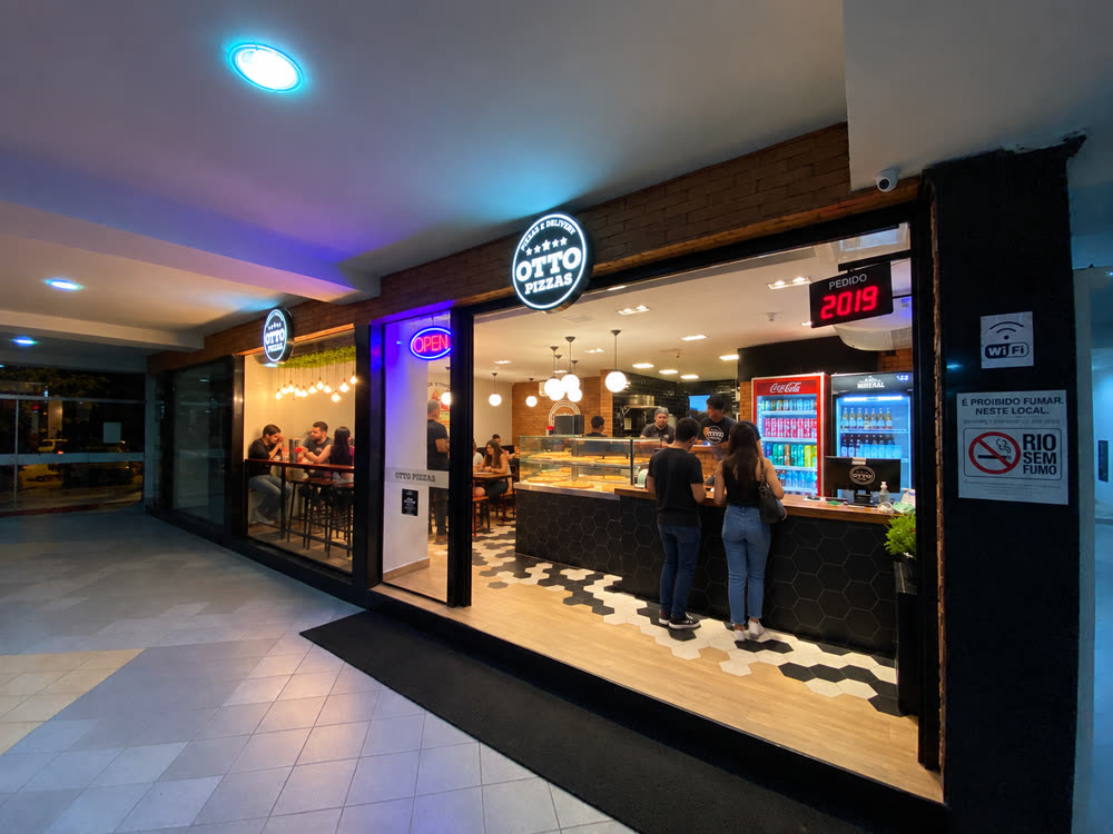 Fachada da loja Otto Pizzas em Araruama